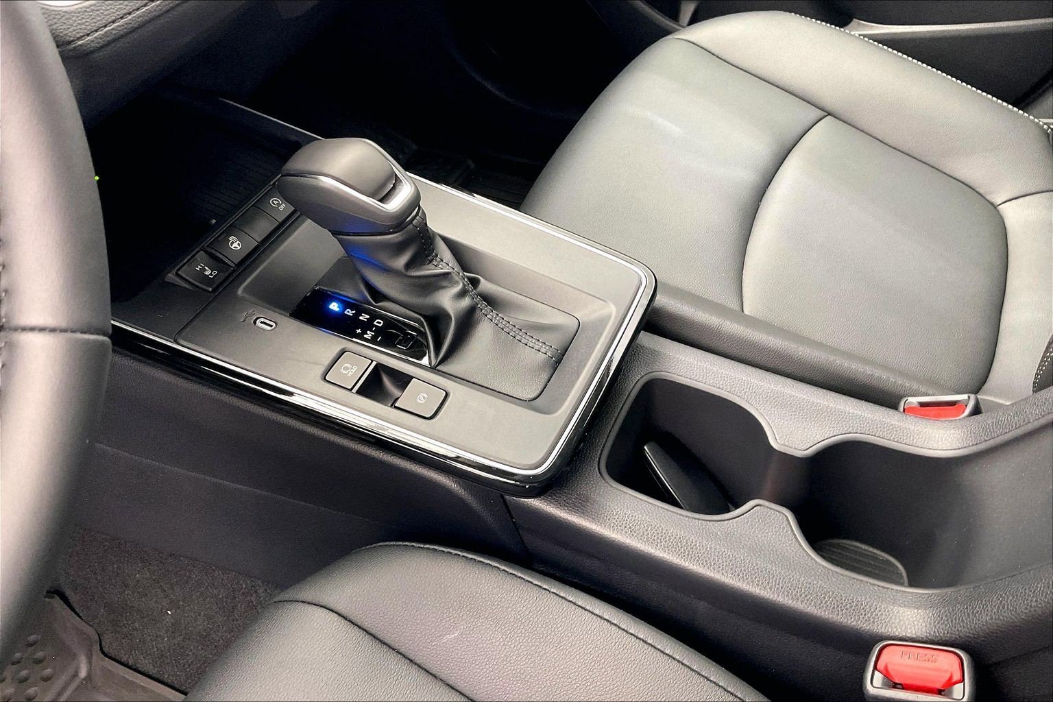 2026 Toyota Corolla Cross XLE - Photo 8