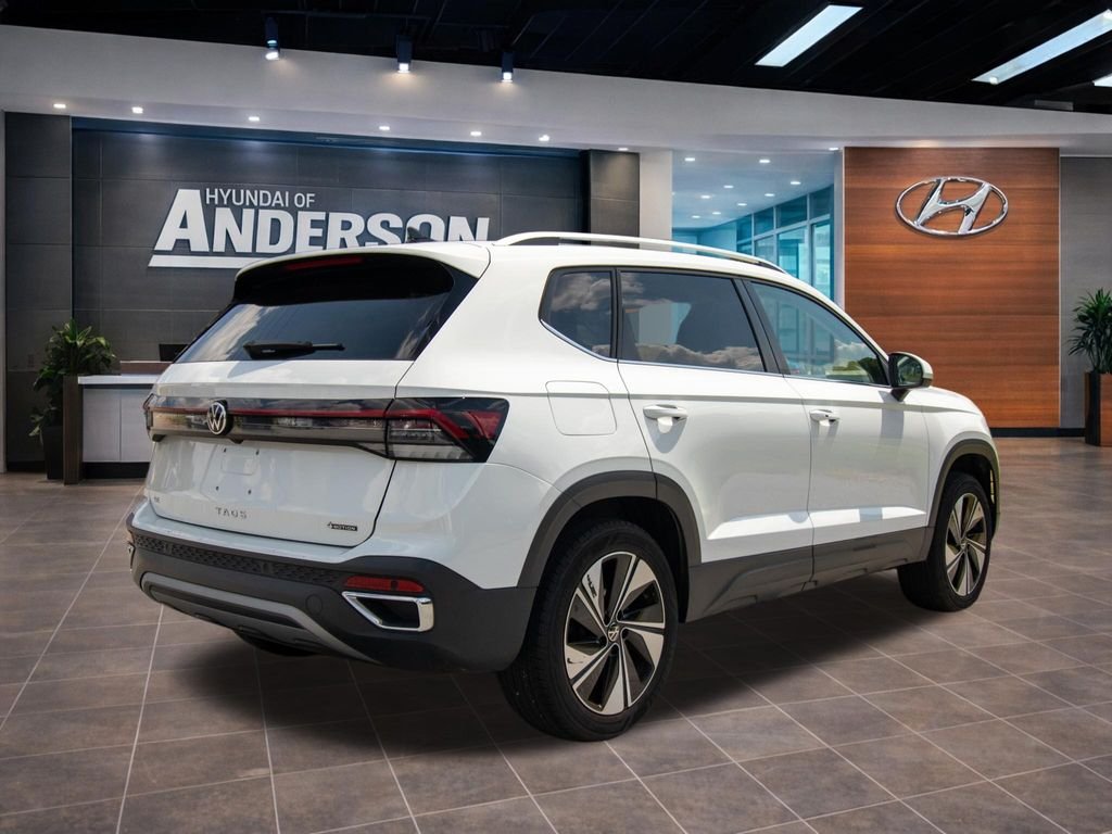 2025 Volkswagen Taos SE - Photo 13