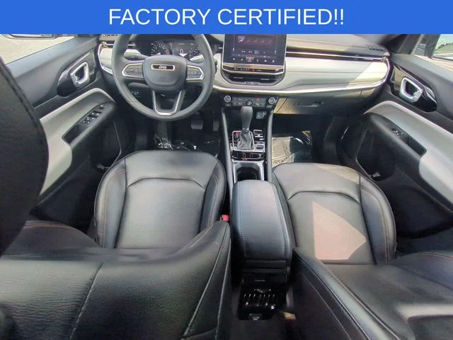 Used 2024  Jeep Limited image 31
