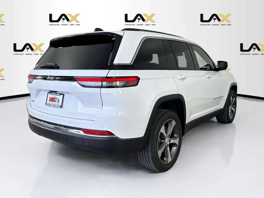 Used 2022 White Jeep 4xe image 7