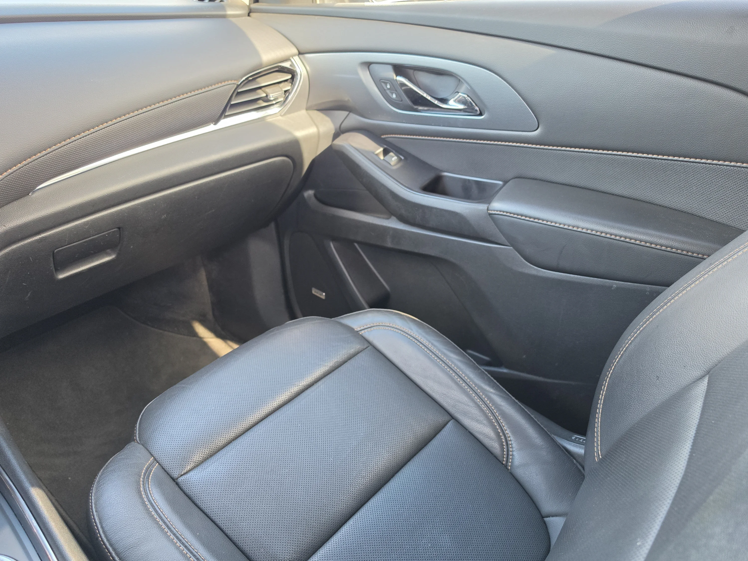 Used 2020 Silver Ice Metallic Chevrolet Premier image 21