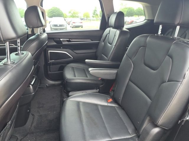 Used 2025 Black Kia S image 6