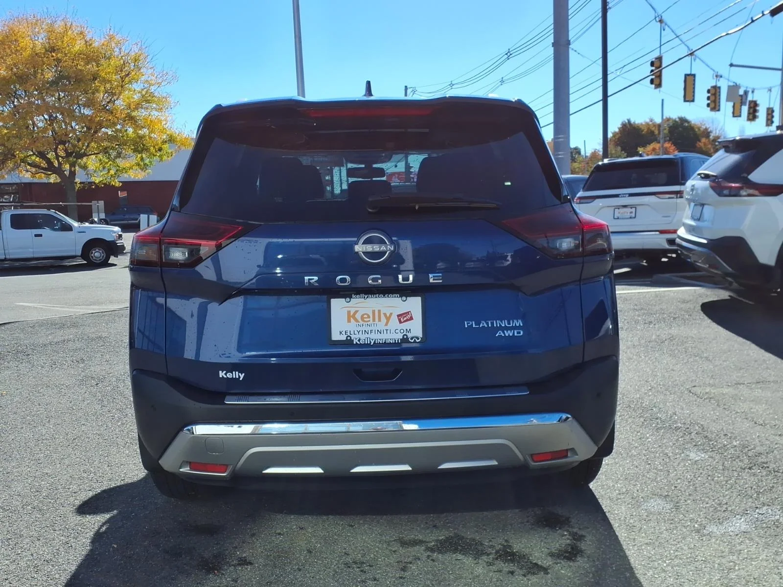 Used 2023 Caspian Blue Metallic Nissan Platinum image 6