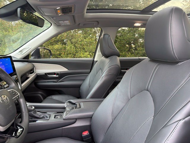 Used 2024  Toyota Limited image 11