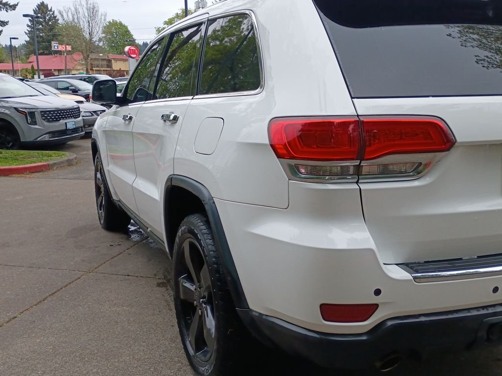 Used 2014 Black Forest Green Pearlcoat Jeep Limited image 5