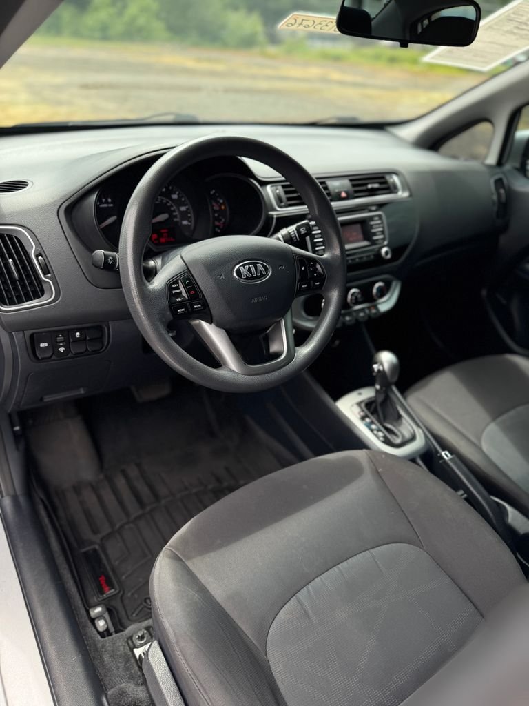 Used 2016 Bright Silver Metallic Kia LX image 21