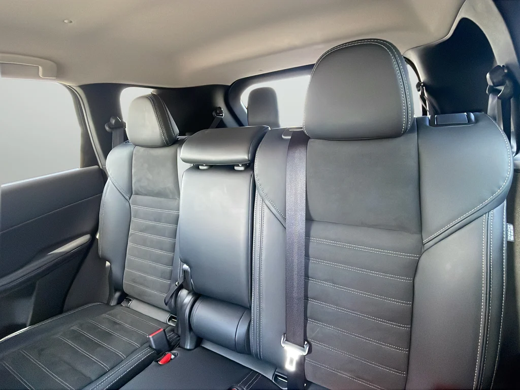 Used 2024 Black Mitsubishi SE image 41
