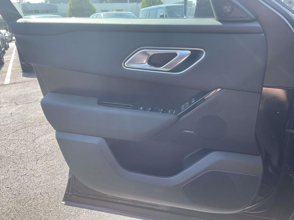 New 2026 Santorini Black Land Rover Dynamic SE image 24