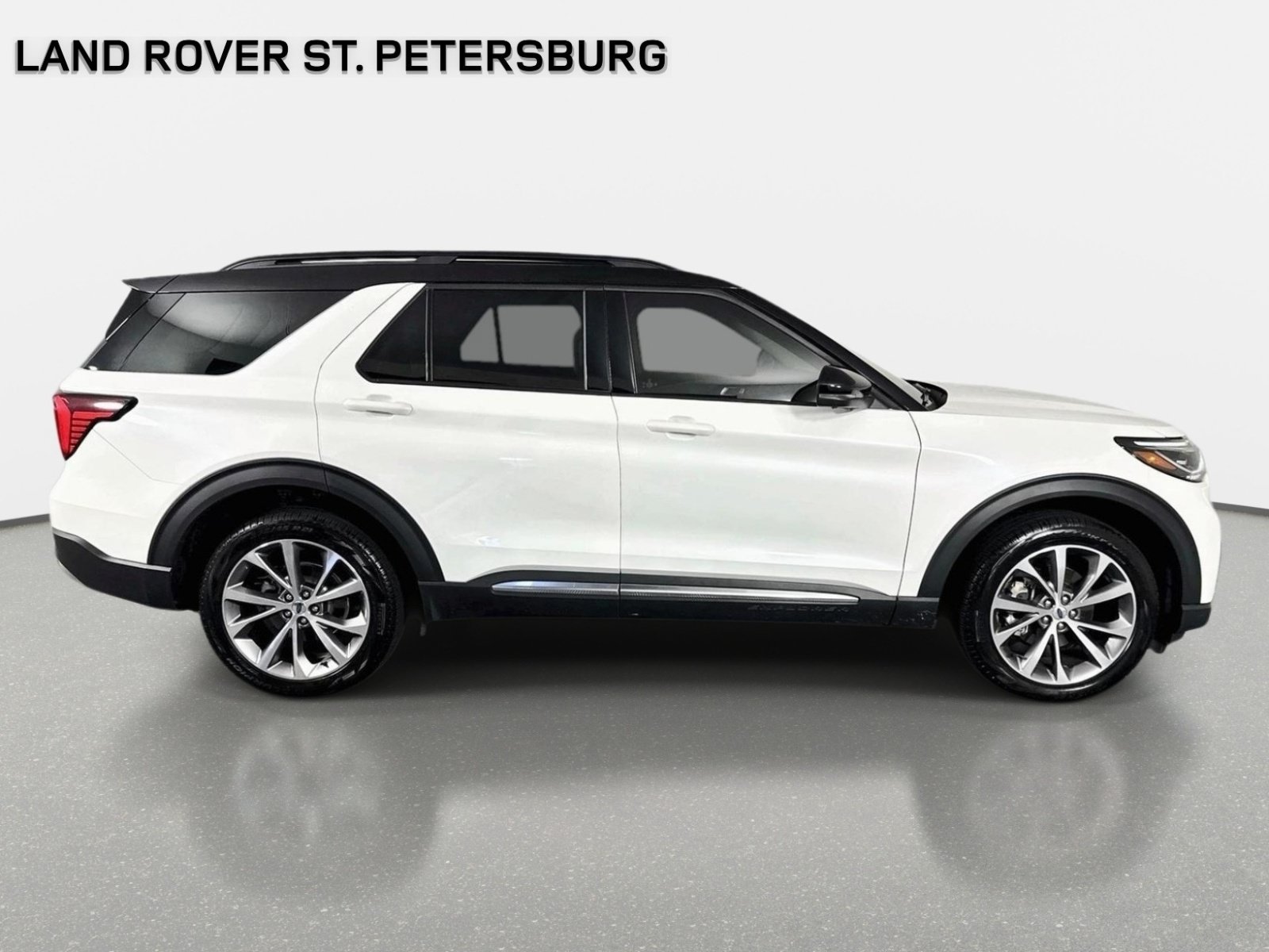 Used 2025 White Metallic Ford Platinum image 4