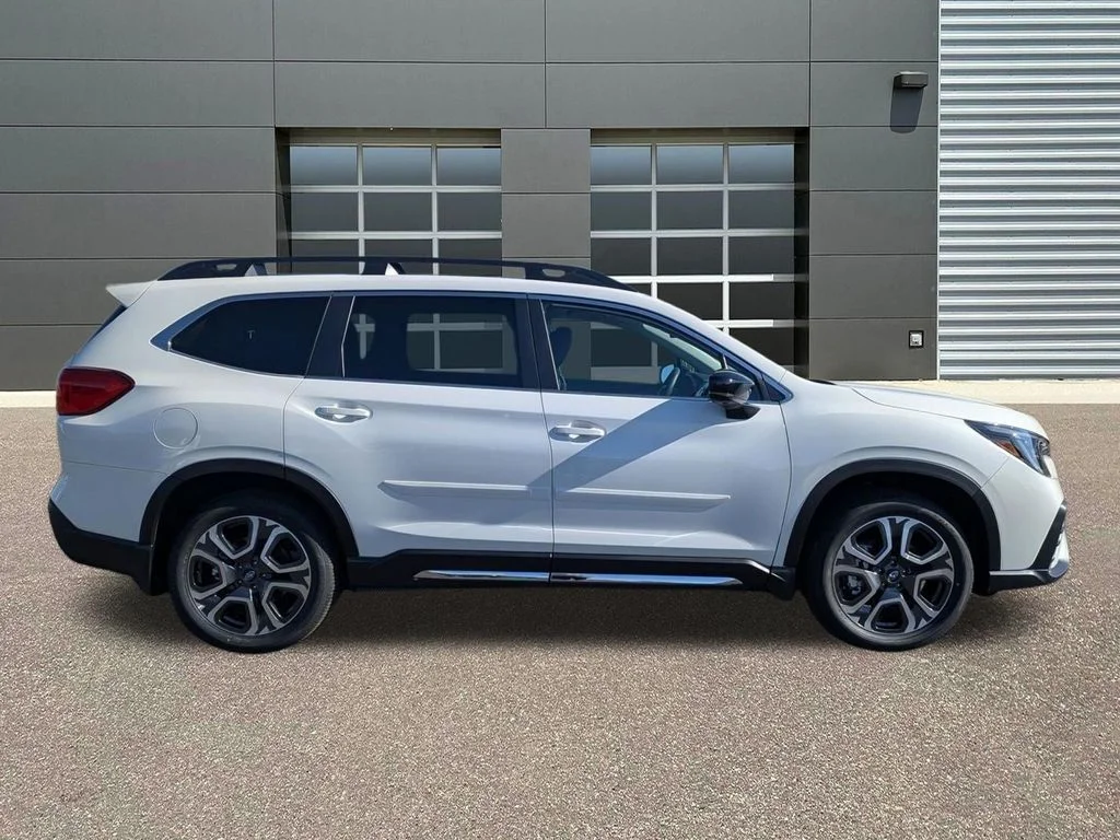 New 2026 CRYSTAL WHITE PEARL Subaru Limited 7-Passenger image 4