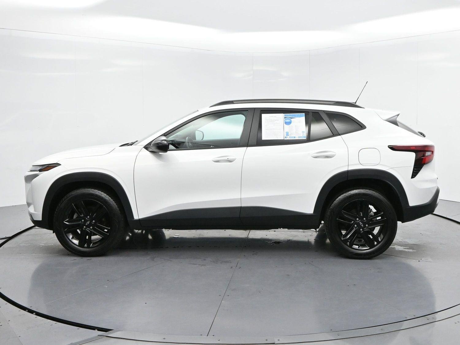 Used 2025 Summit White Chevrolet ACTIV image 4