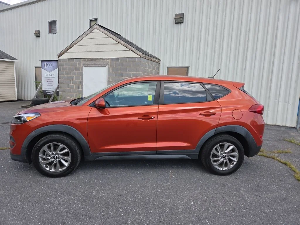Used 2017 Orange Hyundai SE image 3