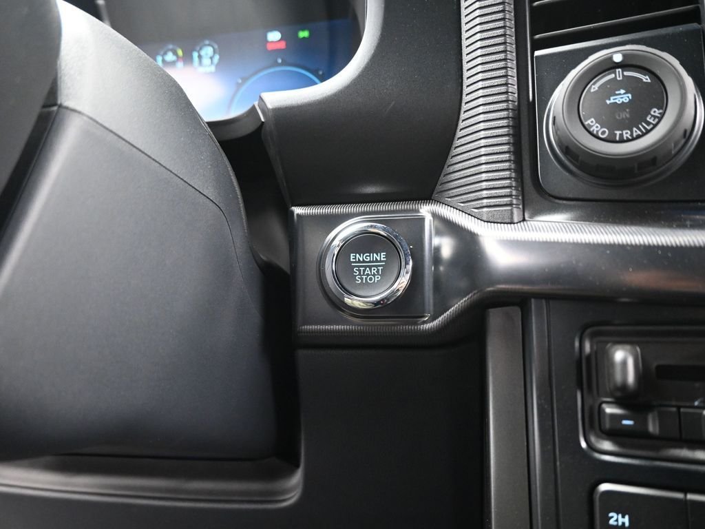 New 2025 Oxford White Ford Lariat image 18