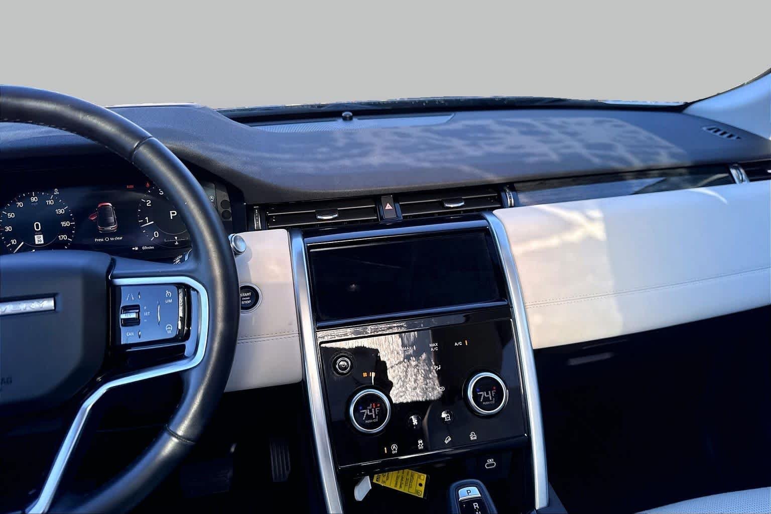 Used 2022 Fuji White Land Rover SE image 7