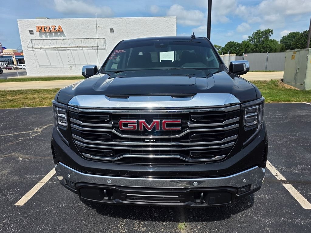Used 2024 Onyx Black GMC SLT image 1