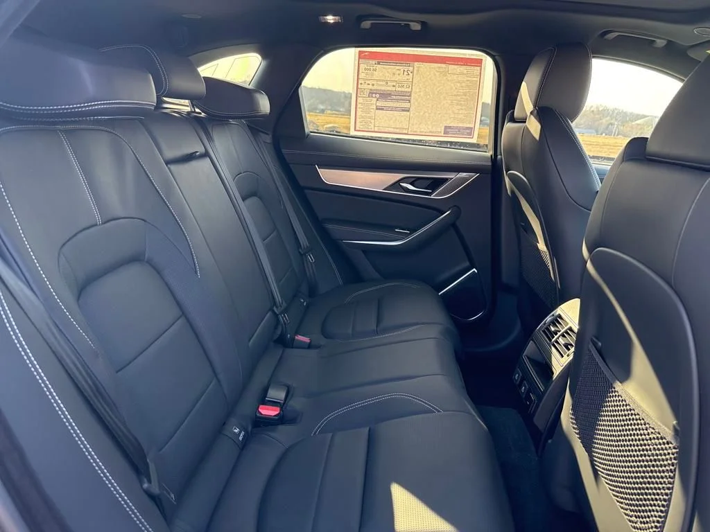 2026 Jaguar F-Pace R-Dynamic S - Photo 19