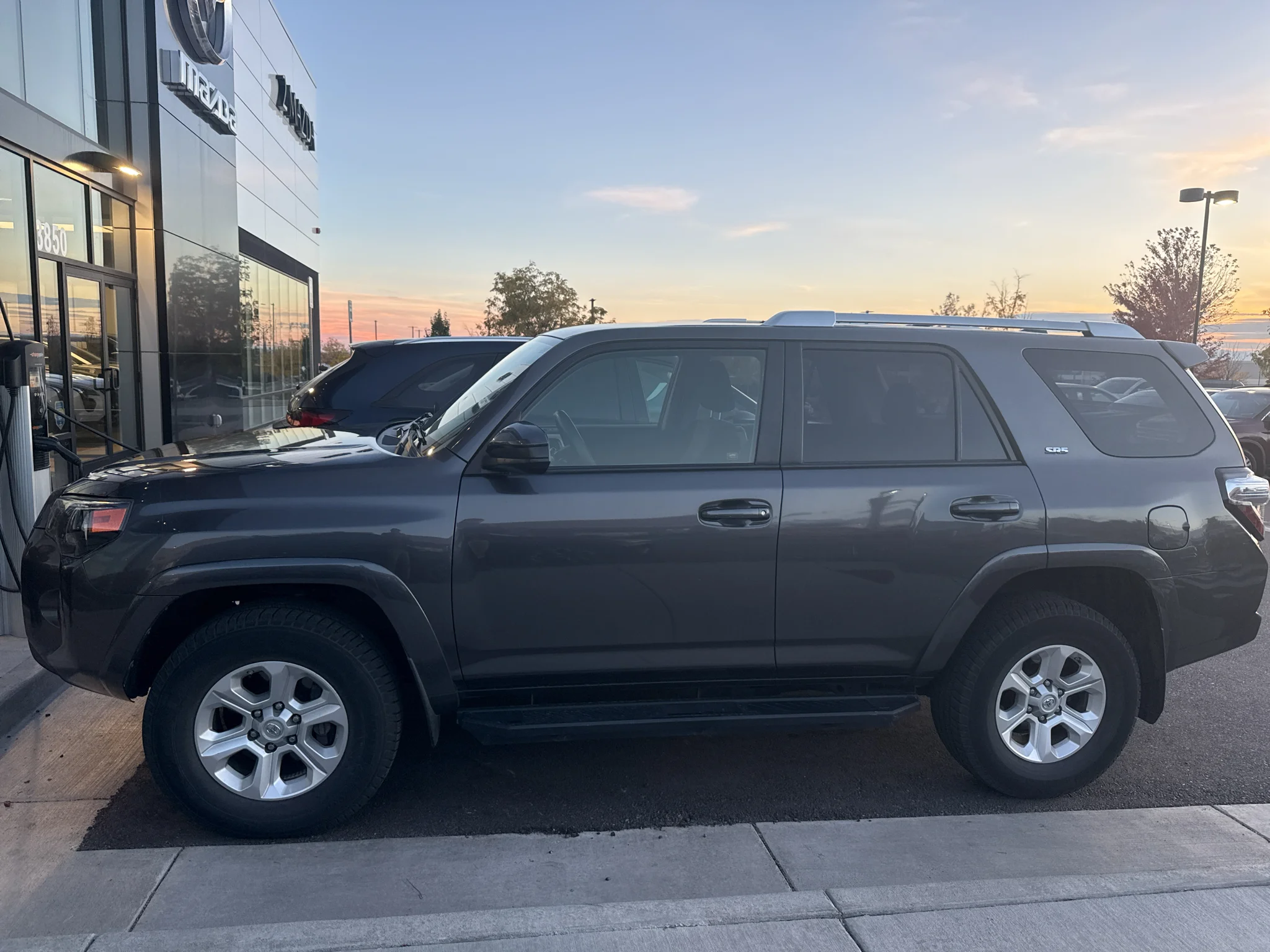 Used 2016 Magnetic Gray Metallic Toyota SR5 image 3