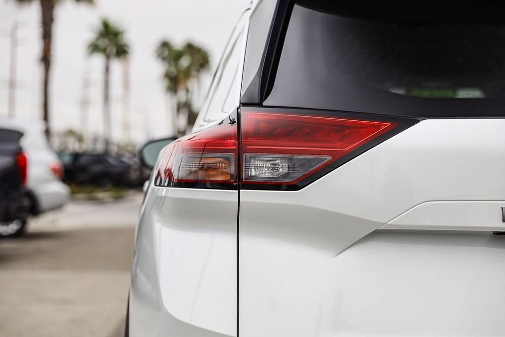 2024 Nissan Rogue SV - Photo 7