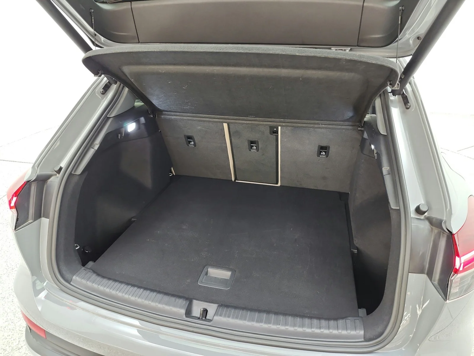 Used 2023 Pebble Gray Audi Premium Plus image 21