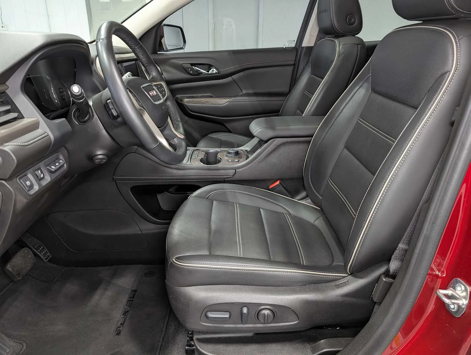 Used 2023 Volcanic Red Tintcoat GMC Denali image 4