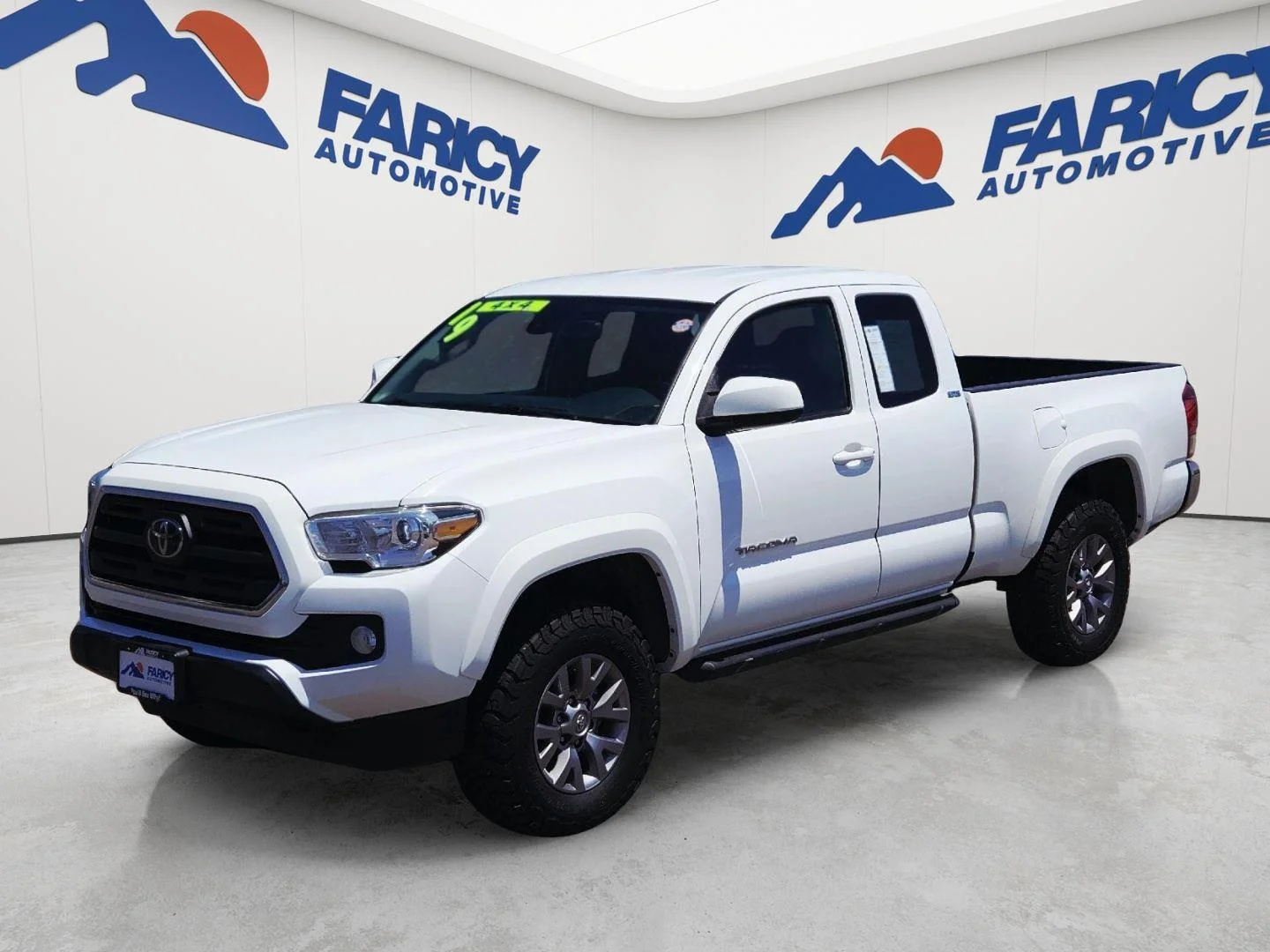 Used 2019 Super White Toyota SR5 image 1