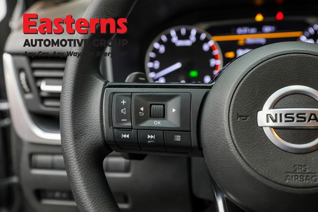 Used 2021 Gray Nissan S image 15
