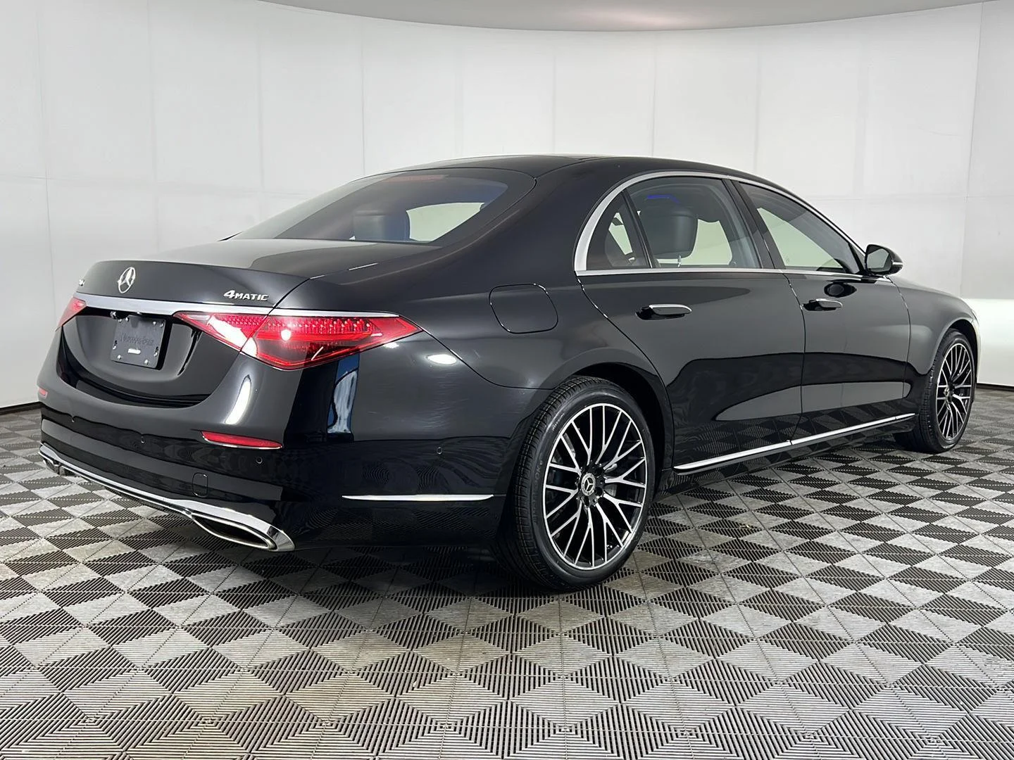 Used 2021 Black Mercedes-Benz S 580 image 5