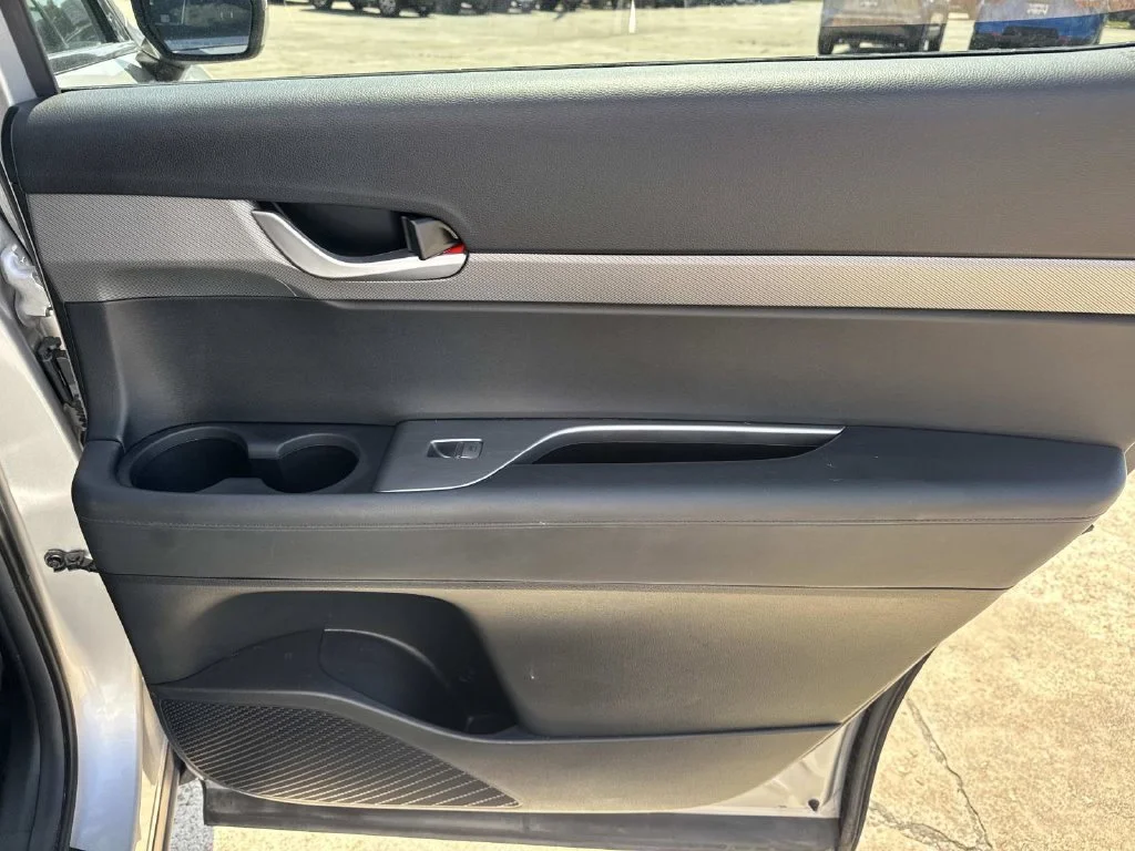 Used 2025 Silver Hyundai SEL image 21