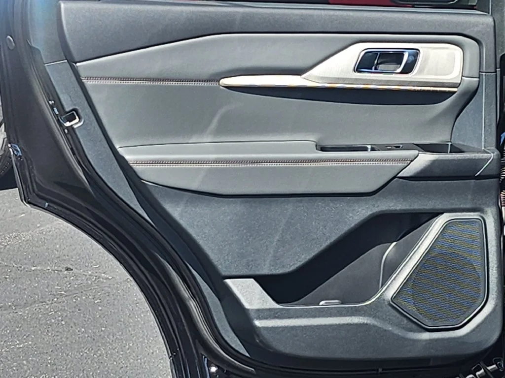 New 2027 Agate Black Metallic Ford Active image 35