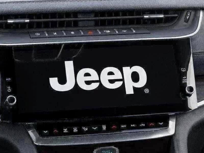New 2026 Silver Zynith Exterior Paint Jeep Altitude image 65