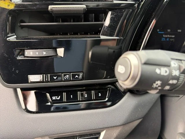 Used 2025 White Lexus 450h+ Luxury image 27