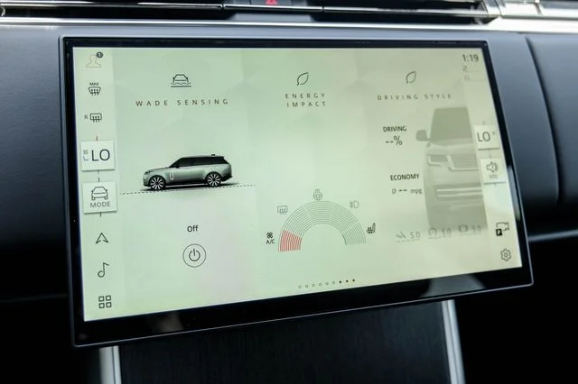 New 2026  Land Rover SE image 42