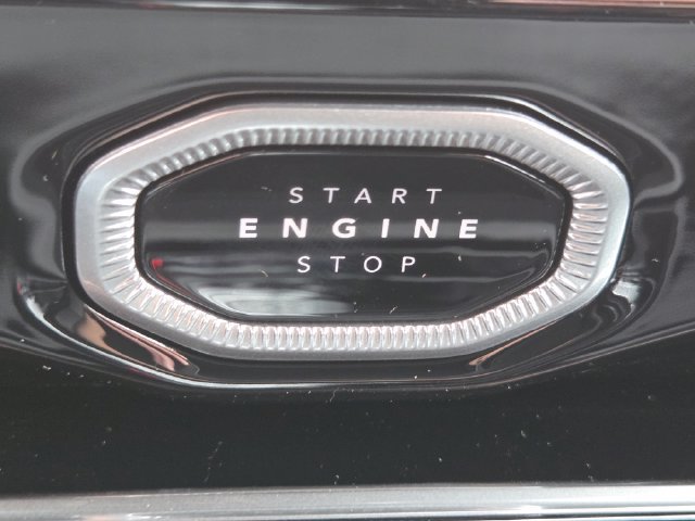 New 2026 Baltic Gray Metallic Clear-Coat Exterior Paint Jeep Limited Reserve image 39