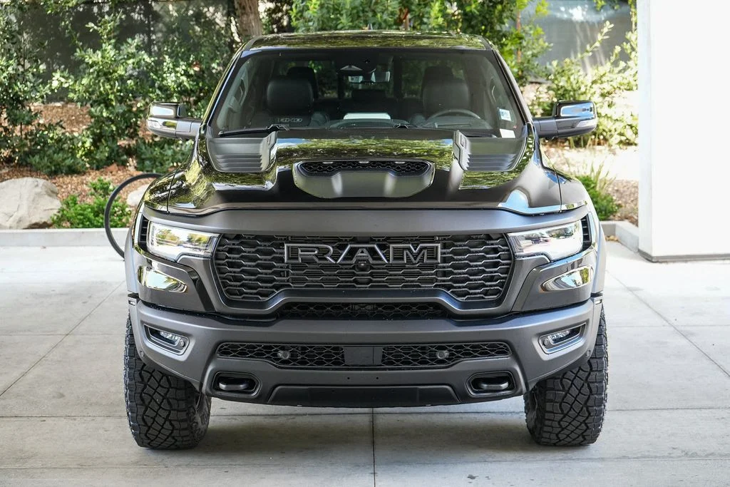 New 2026 Diamond Black Crystal Pearl-Coat Exterior Paint RAM RHO image 2
