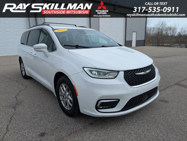 Used 2022 White Chrysler Touring L image 3
