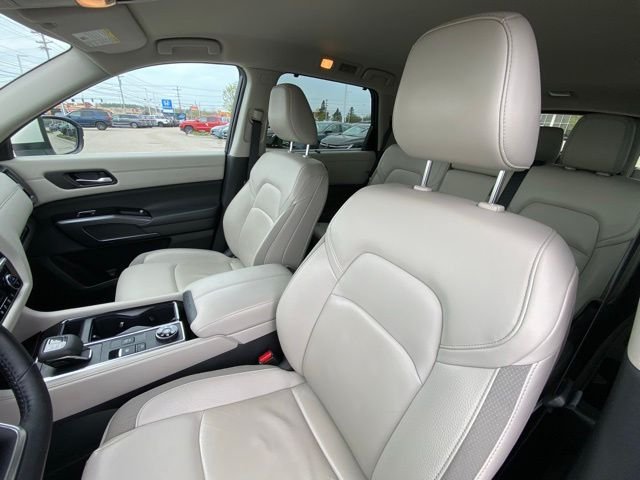 Used 2024 White Nissan SL image 14