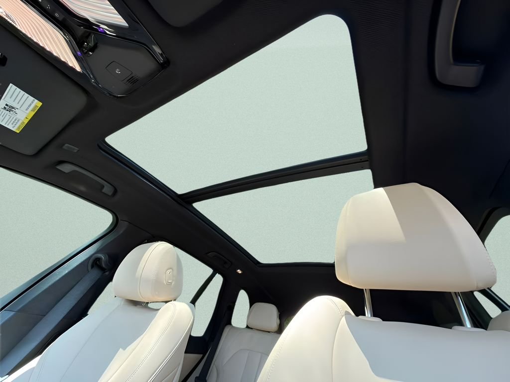 Used 2022 White BMW xDrive40i image 22