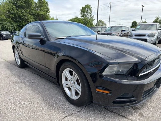 Used 2013 Black Ford V6 image 1