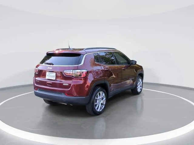 Used 2022 Red Jeep Latitude Lux image 7