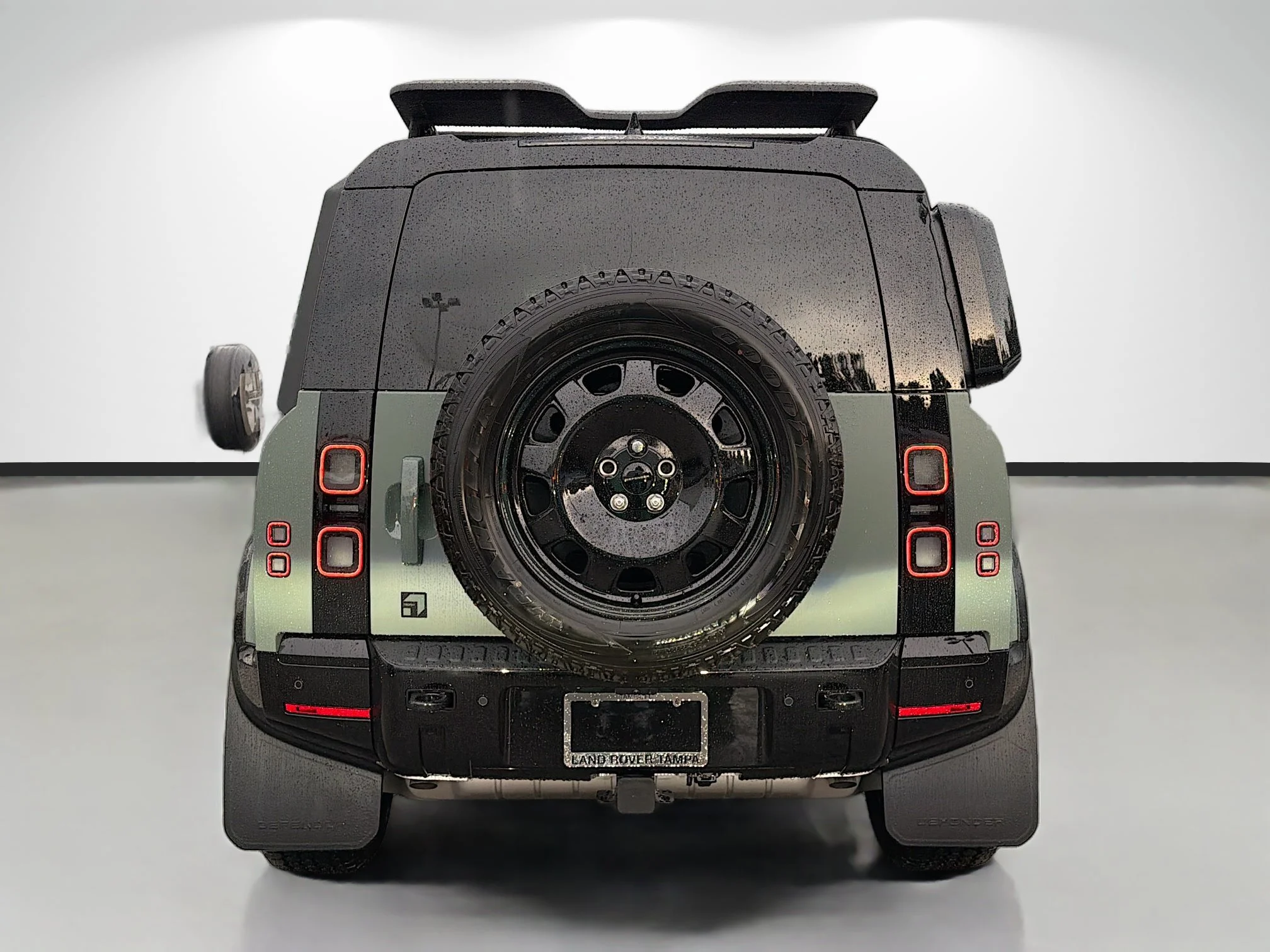 New 2026 Keswick Green Metallic Land Rover Trophy Edition Keswick image 4
