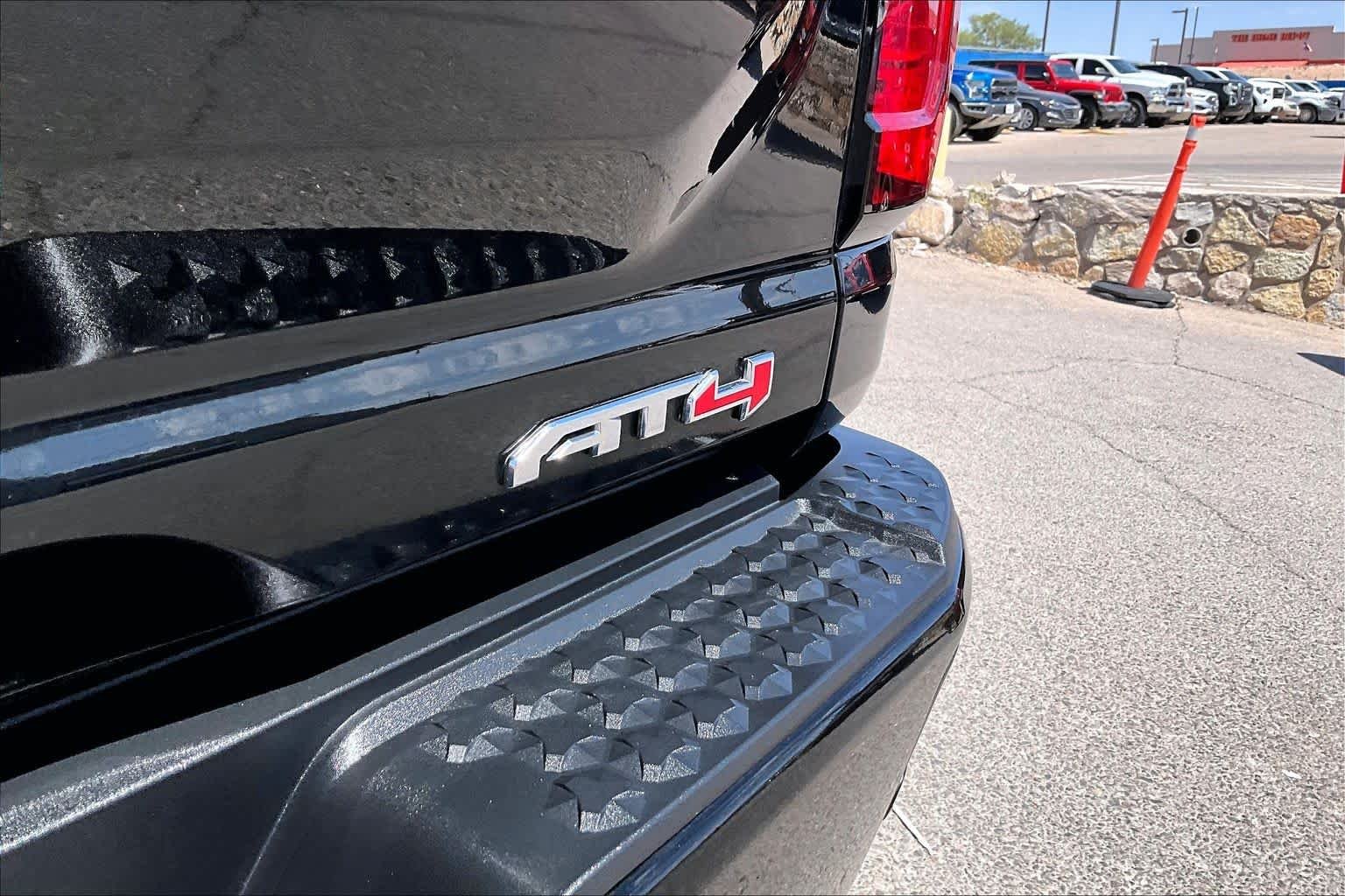Used 2023 Onyx Black GMC 4WD AT4 image 10