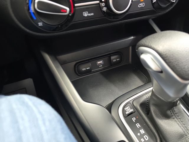 Used 2025  Kia LX image 21