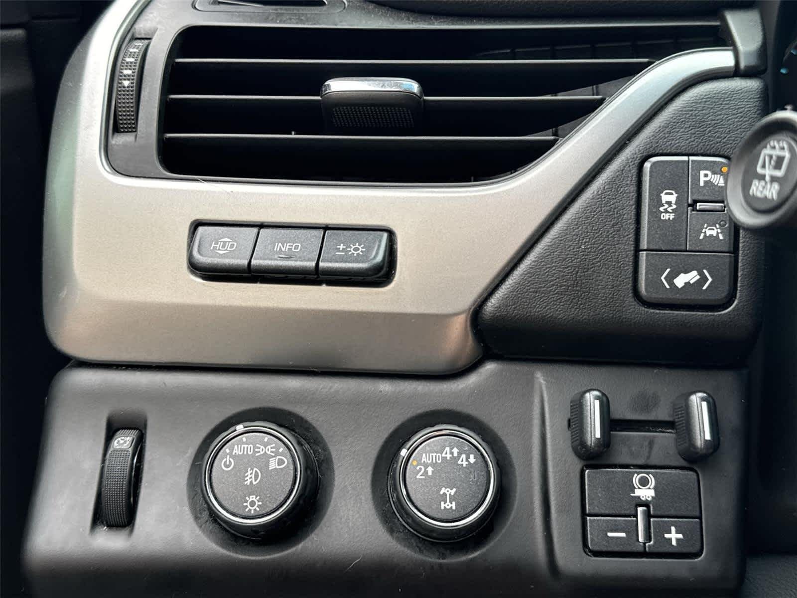 Used 2017 BLACK Chevrolet Premier image 22