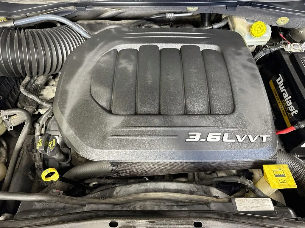 Used 2015 Silver Dodge SXT image 36