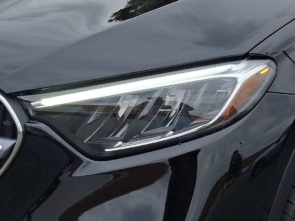 New 2027 Black Mercedes-Benz GLC 300 image 29