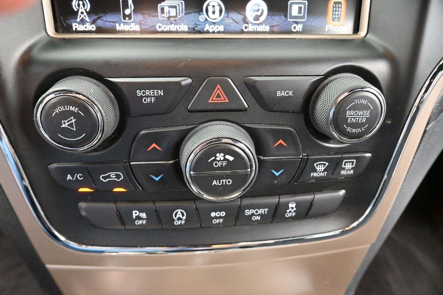 Used 2016 Granite Crystal Metallic Clearcoat Jeep Laredo image 22