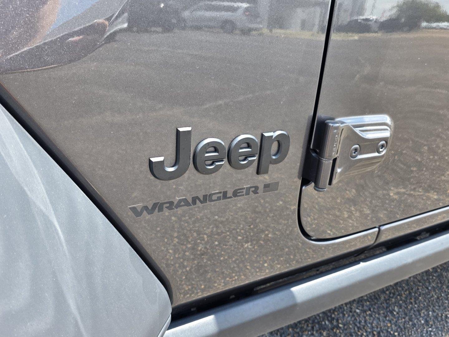 Used 2025 Granite Crystal Metallic Clearcoat Jeep Willys image 31