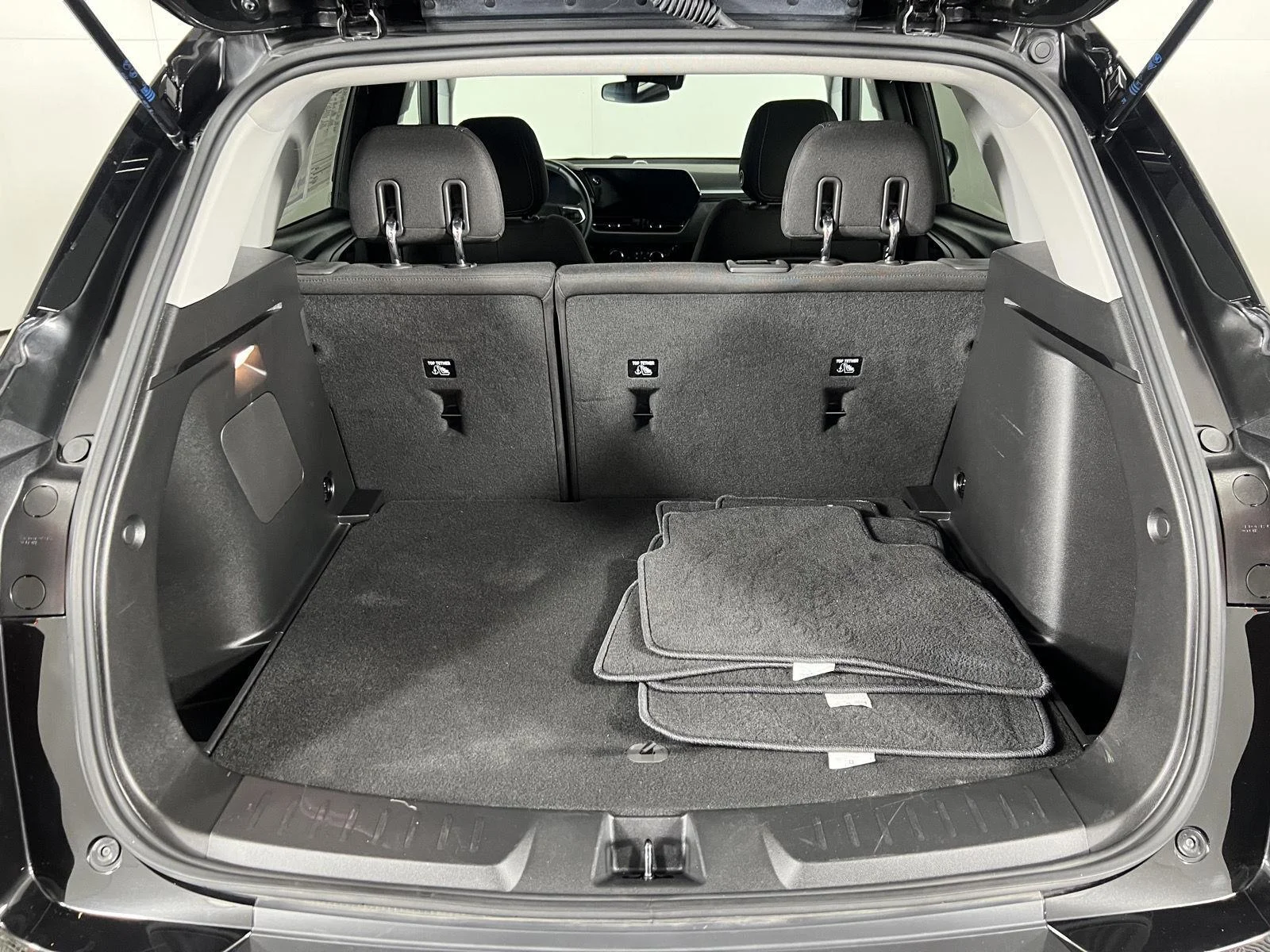 Used 2024 Mosaic Black Metallic Chevrolet LT image 4
