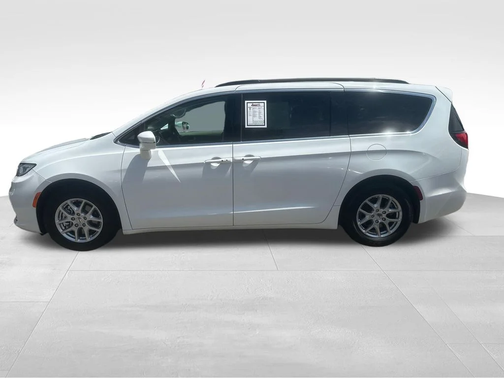 Used 2022 White Chrysler Touring L image 7