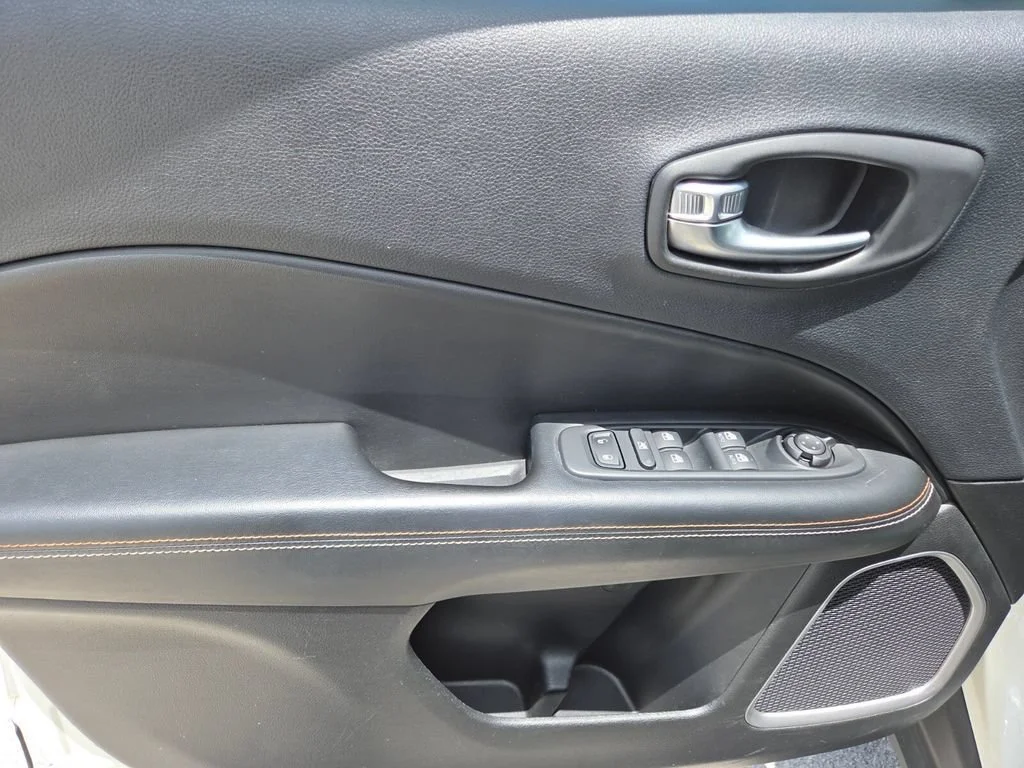 Used 2019 White Clearcoat Jeep Latitude image 30